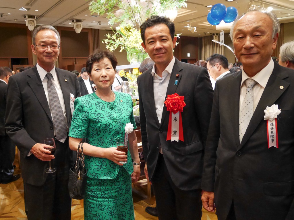 懇親会にて　畠山副会長・池田会長・田畑衆議院議員・鎌倉富山県会会長